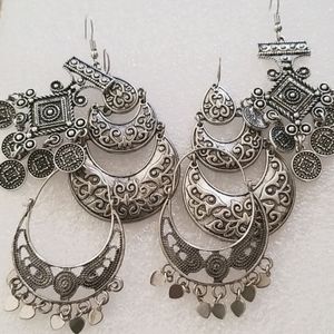 Bundle of 3 earrings